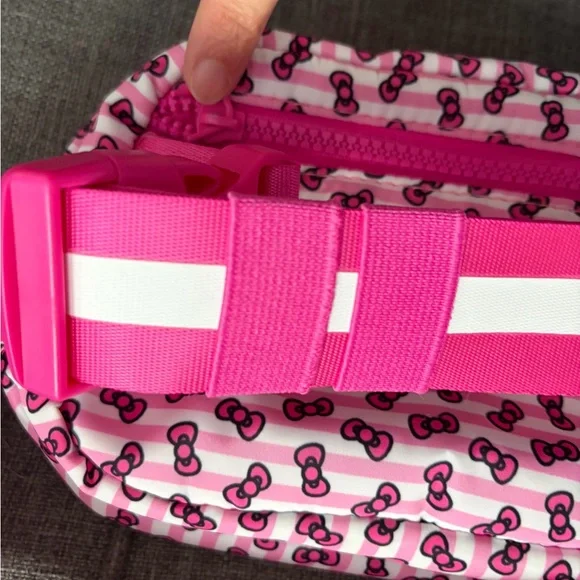 Bioworld Hello Kitty Pink and White Kids Crossbody Bag - Picture 4 of 16